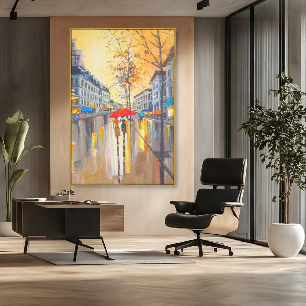 Tablou canvas cu tablou canvas cu peisaj urban ploios, in rama de aluminiu auriu, pe perete intr-un birou